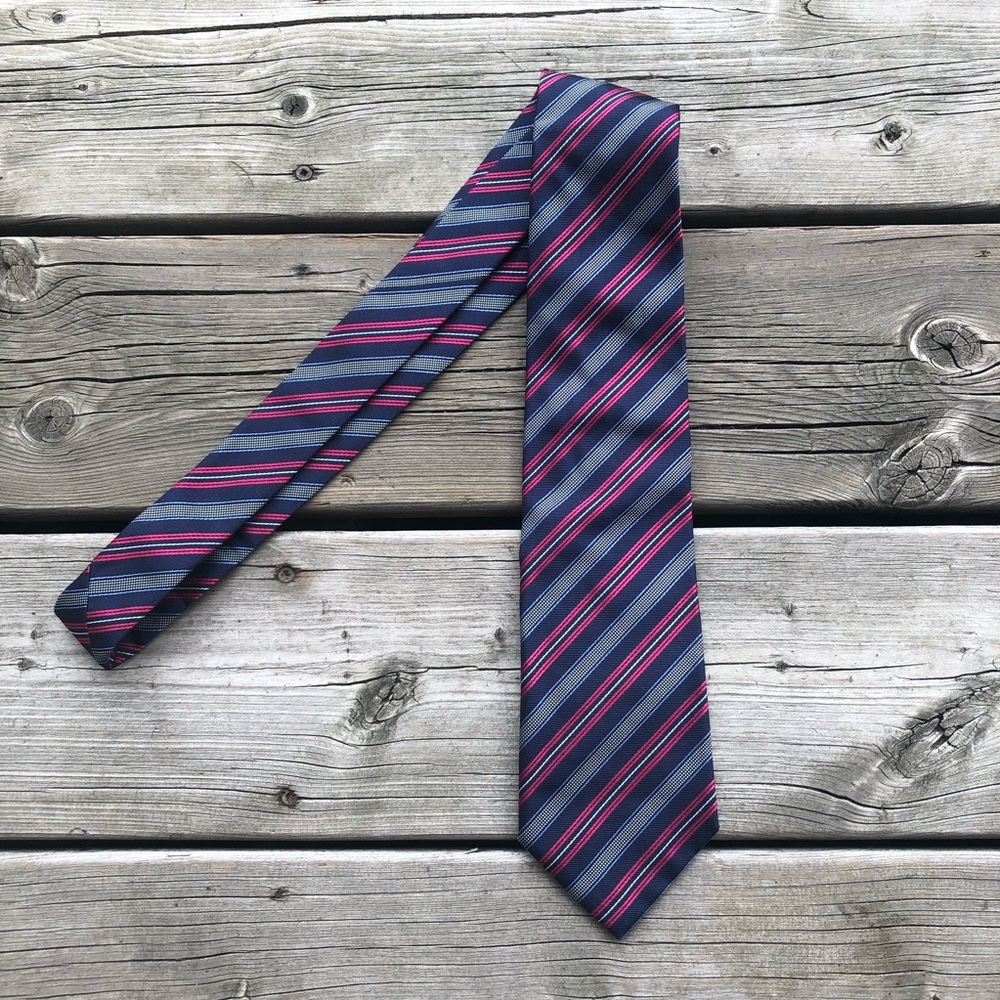 Hugo Boss, 100% silk tie